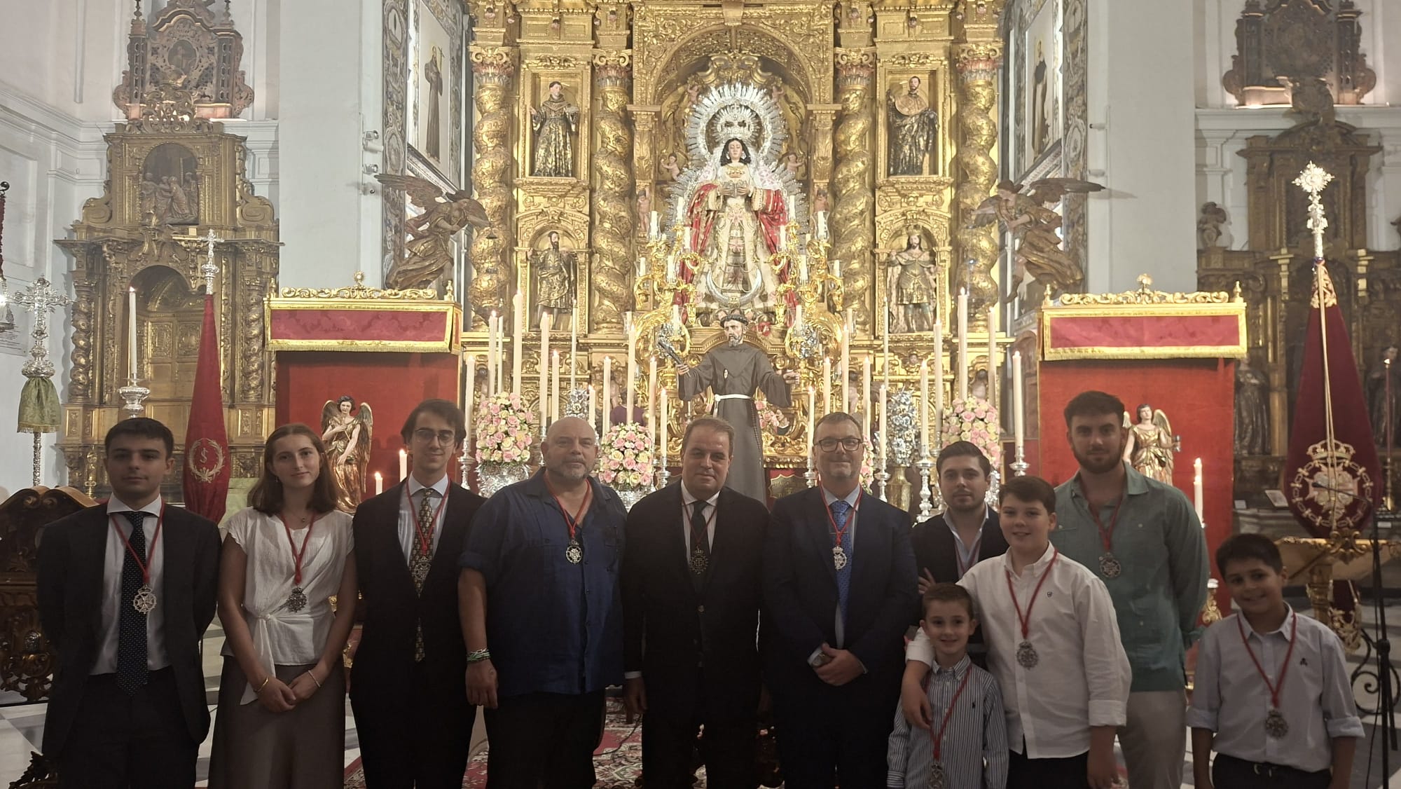 Jura de Reglas e imposición de medallas a nuevos hermanos - Hermandad de la Sagrada Cena