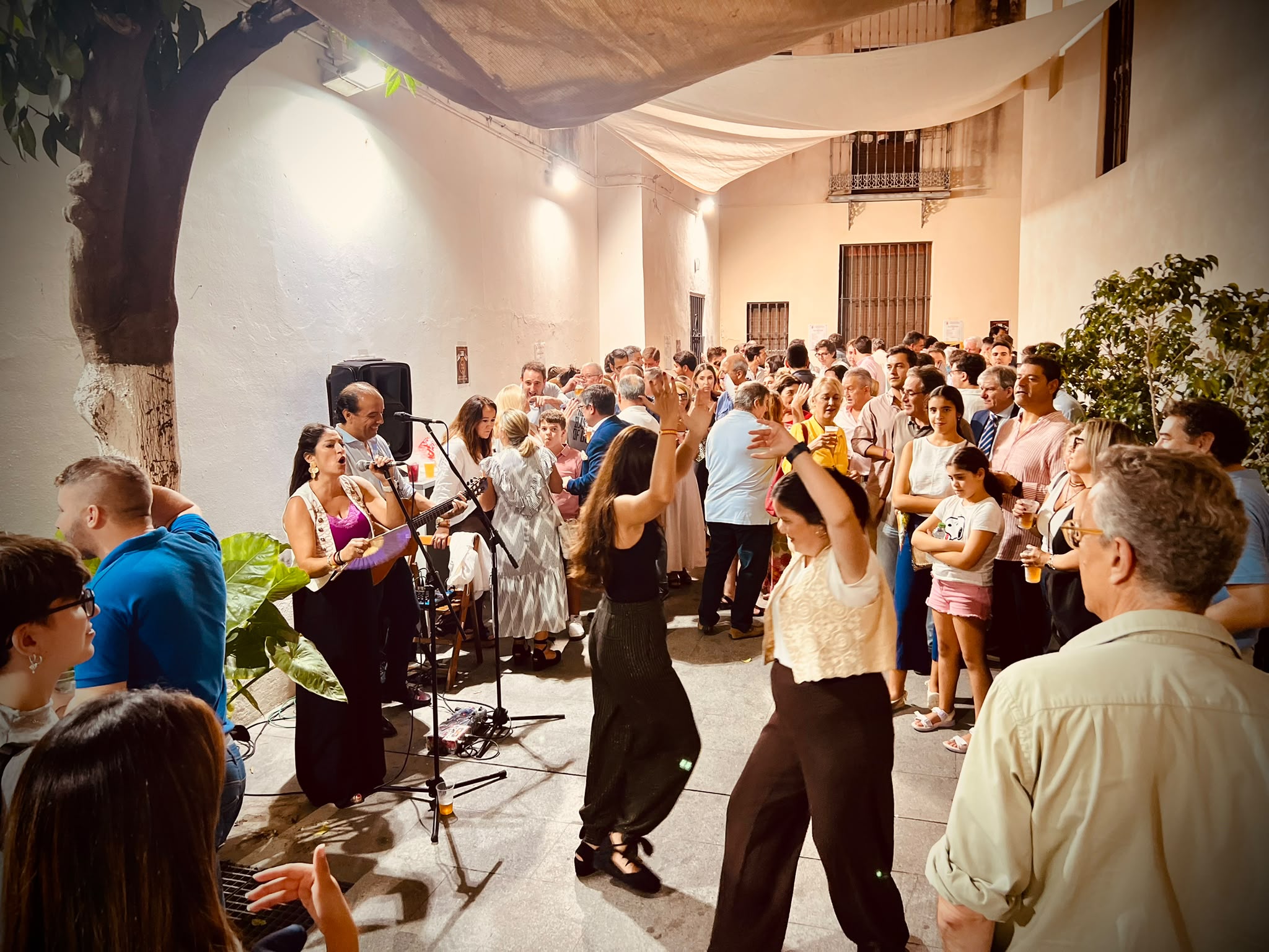 Actuación en directo de Inma Reina y Manuel Pastor - Hermandad de la Sagrada Cena